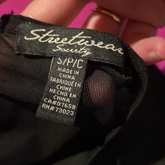 Black tank top - Picture 5 of 5